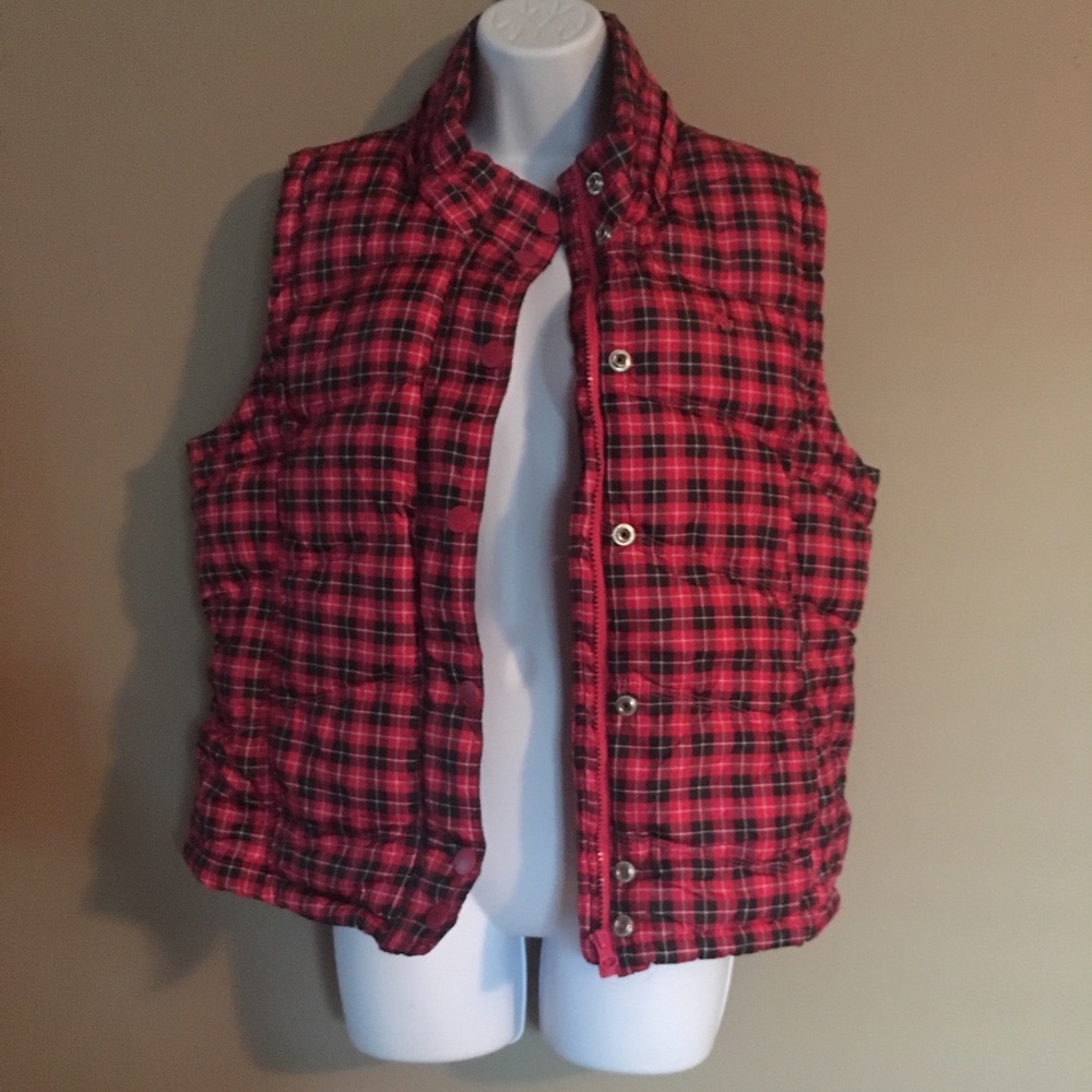 Aeropostale pink and black puffer vest.
